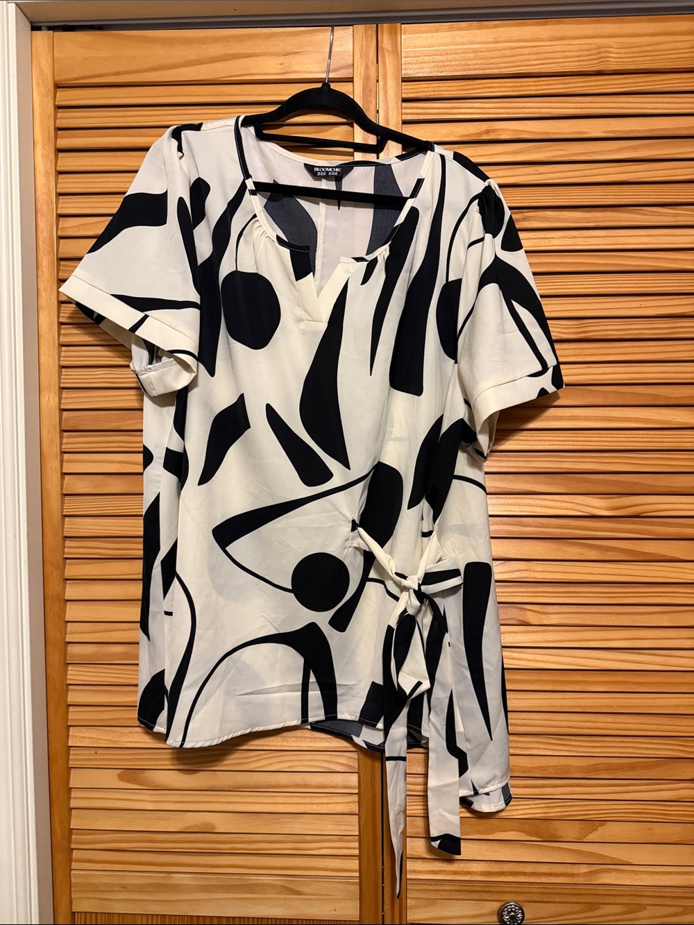 BloomChic Black & Cream Abstract Tie-Waist